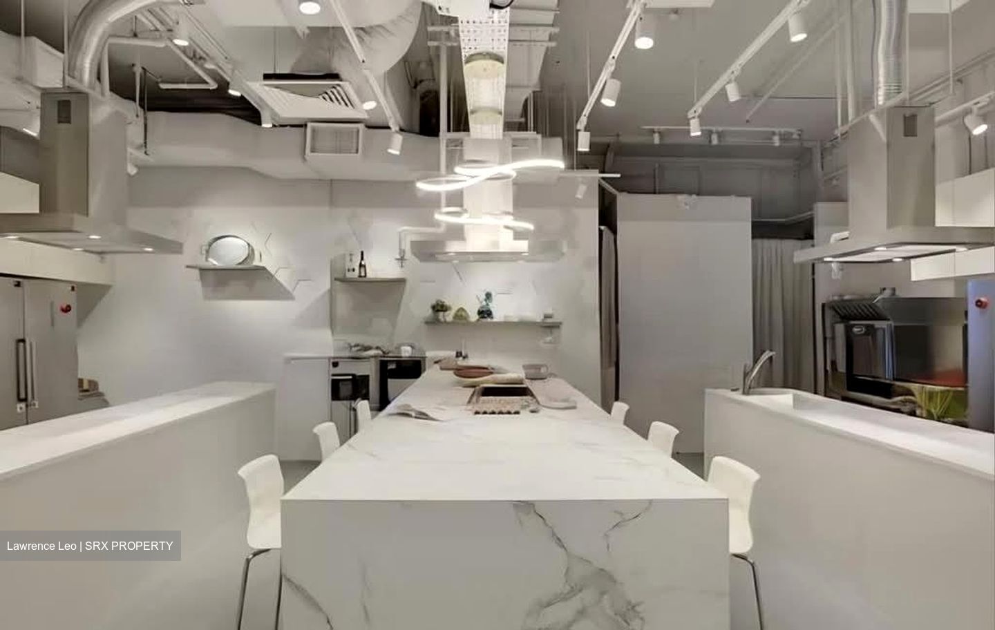 Infinite Studios (D5), Retail #592436011